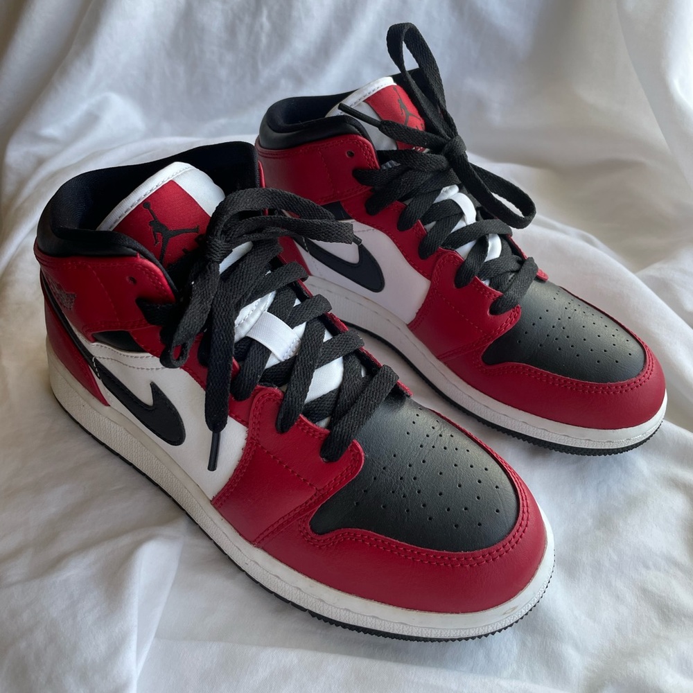 Nike Air Jordan 1 mids in black/red/white